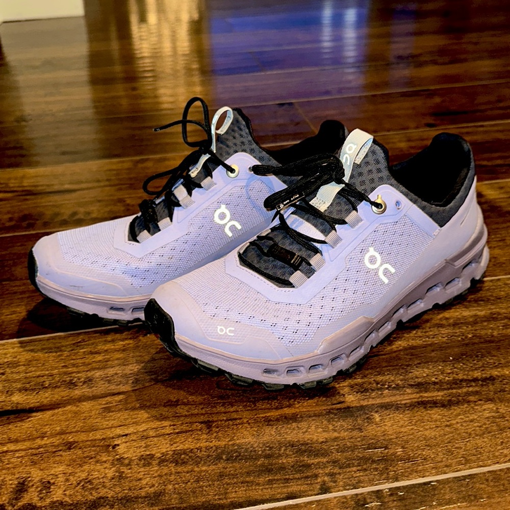 On Cloud Women’s Tennis Shoe (ClouldUltra) Size 8